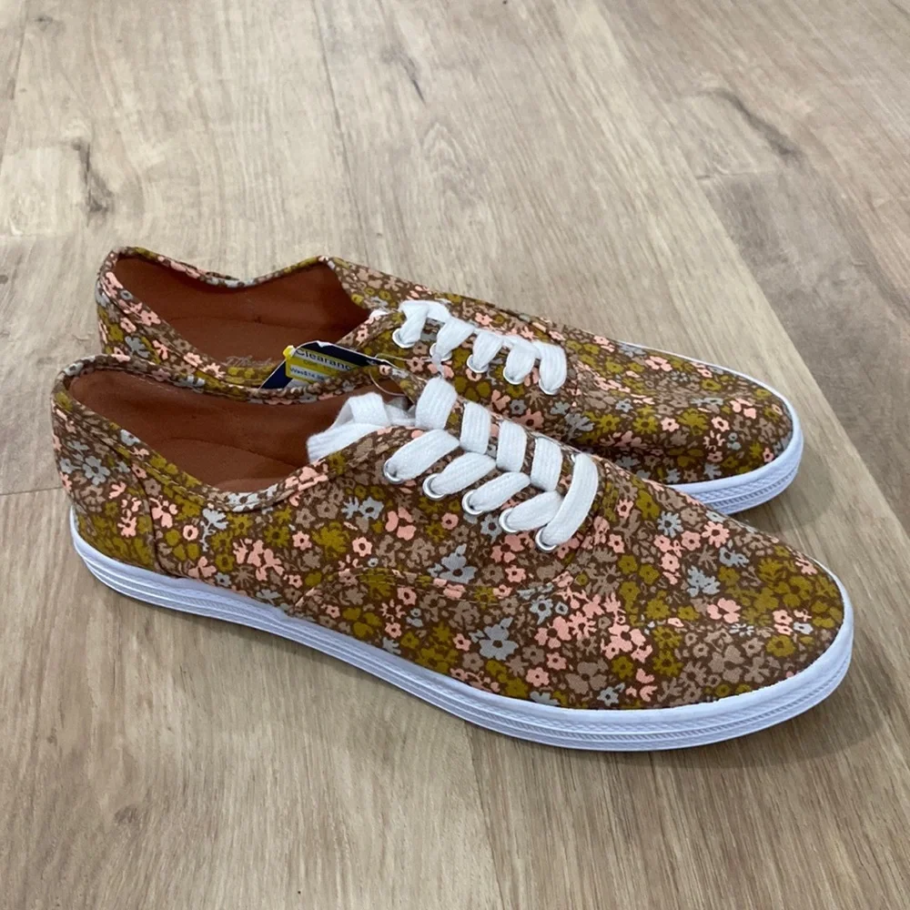 NEW Women’s Universal Lunea Sneakers - Picture 1 of 3